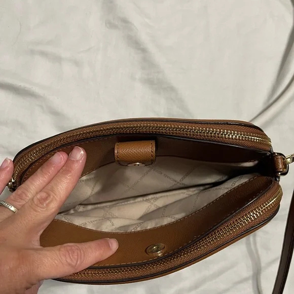Michael Kors Brown Crossbody Bag Sleek Design - Picture 6 of 12